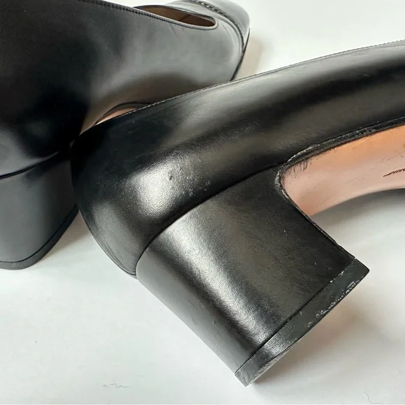 SALVATORE FERRAGAMO Women's Pumps - Black